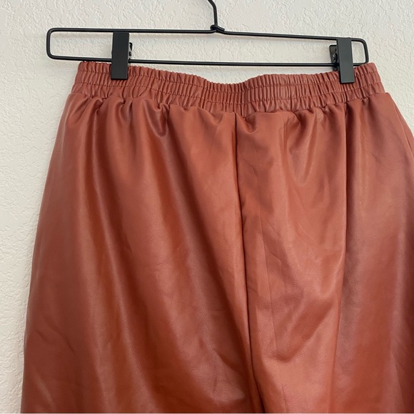 21 SAINTS Women's Medium Brown Faux Leather Jogger Pant - Picture 3 of 9